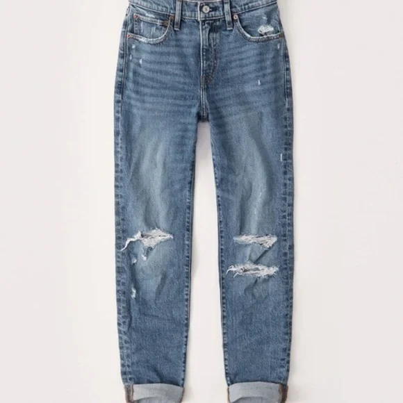 🔥 Ripped Mid Rise Boyfriend Jeans 🔥​